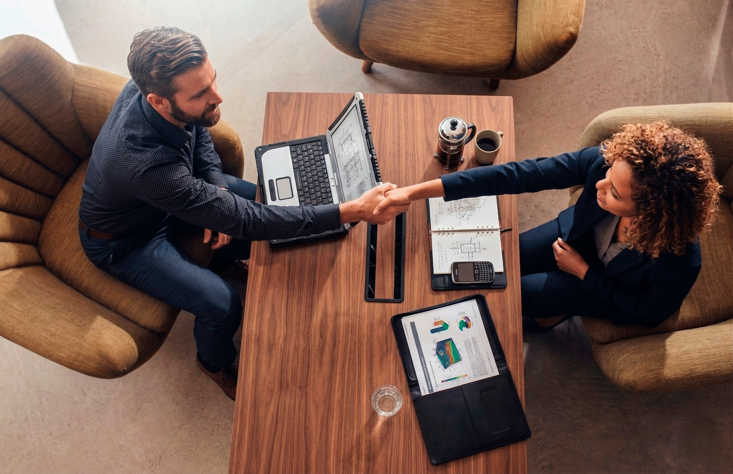 Información de Contacto